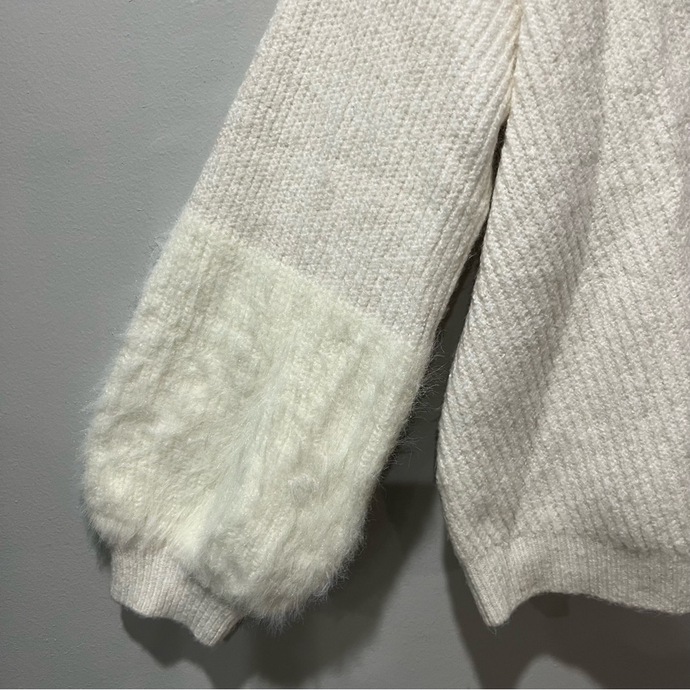 Amaryllis Cream Medium Turtleneck Balloon Long Sleeve Soft - Picture 3 of 8